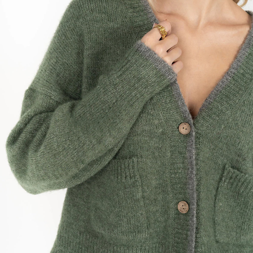 
                  
                    Romi Cardi
                  
                