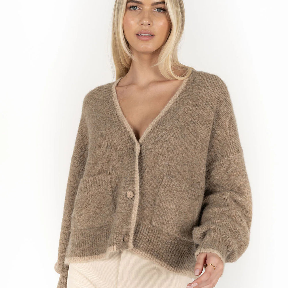 
                  
                    Romi Cardi
                  
                
